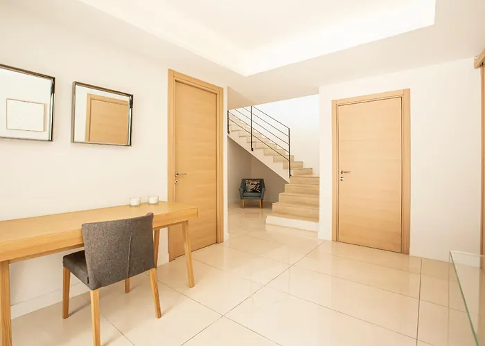 Villa Ref 2152 - - Sea View For Rent Le Cannet