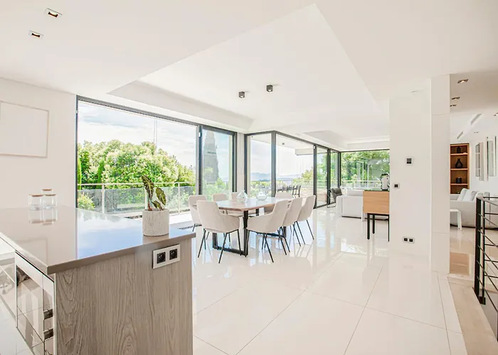 Ref 2152 - - Sea View For Rent