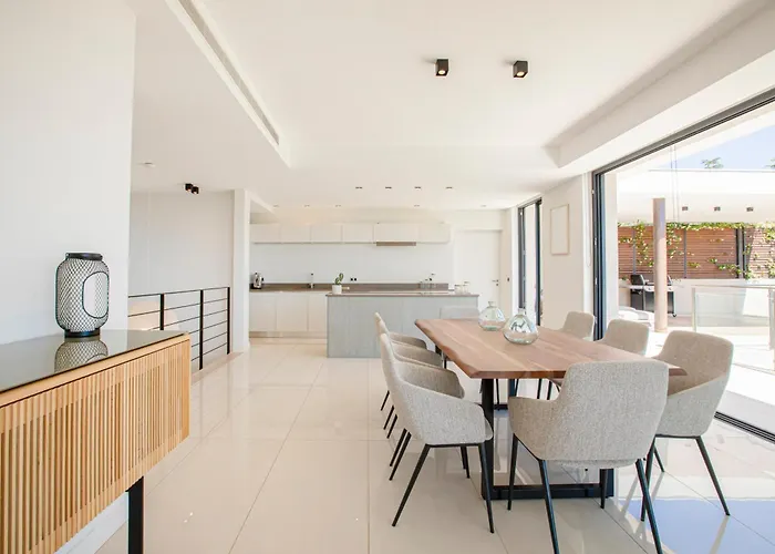 Ref 2152 - - Sea View For Rent Villa Le Cannet
