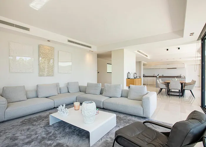 Ref 2152 - - Sea View For Rent *