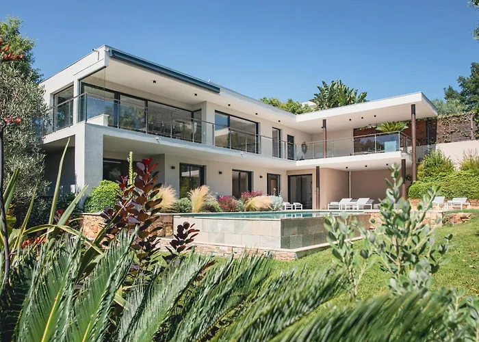 Villa Ref 2152 - - Sea View For Rent *