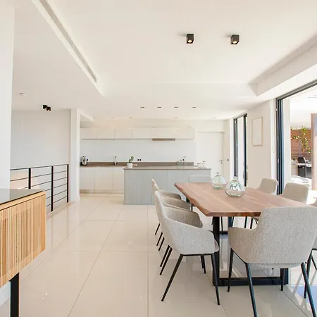 Ref 2152 - - Sea View For Rent Villa Le Cannet