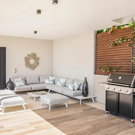 Ref 2152 - - Sea View For Rent *