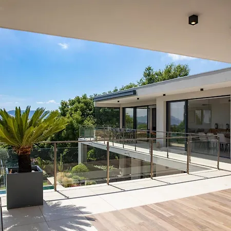 Villa Ref 2152 - - Sea View For Rent *