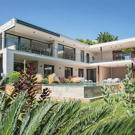 Villa Ref 2152 - - Sea View For Rent *